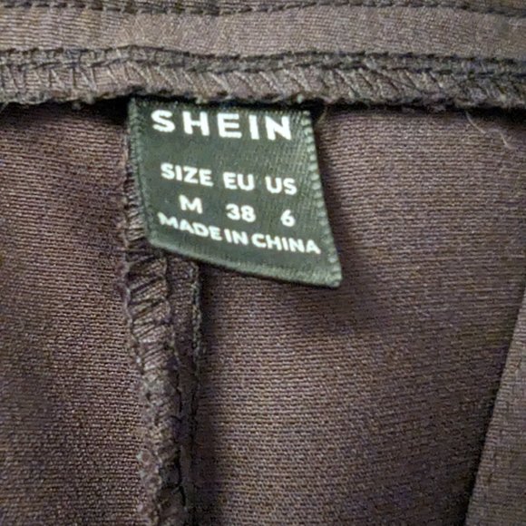 Shorts with attached suspenders - Picture 2 of 2